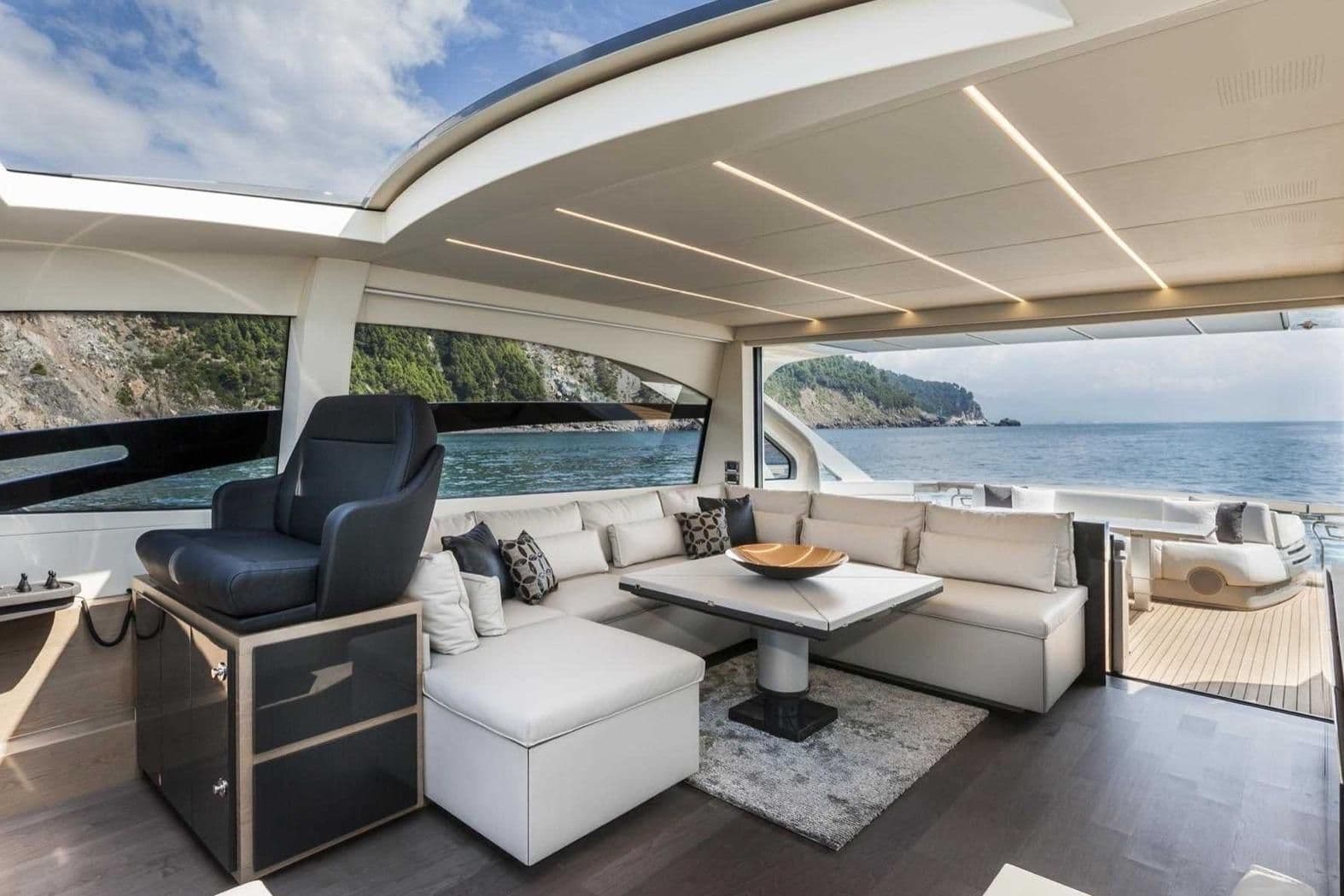 2018 Pershing 70 for Sale in Dubai, AE Motor Yacht 5