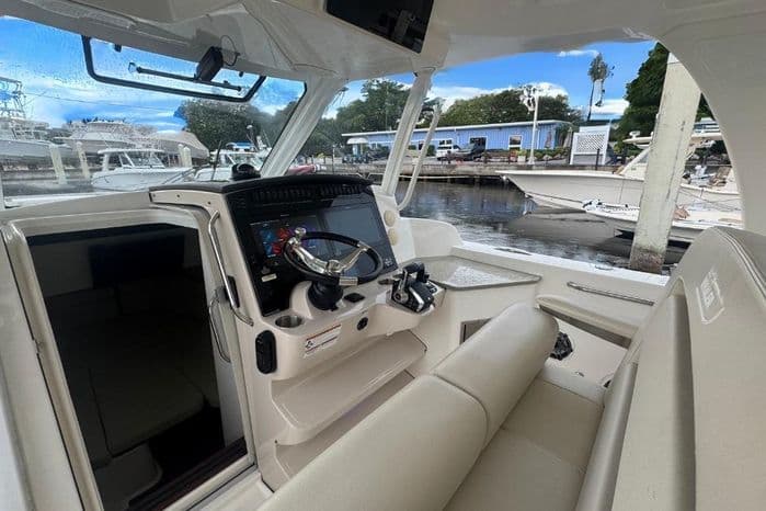 2022 Boston Whaler 350 Realm for Sale in Coral Gables, Florida Bowrider 4