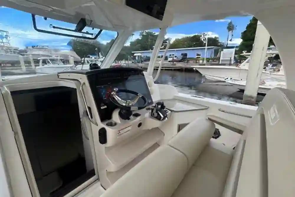 2022 Boston Whaler 350 Realm for Sale in Coral Gables, Florida Bowrider 4
