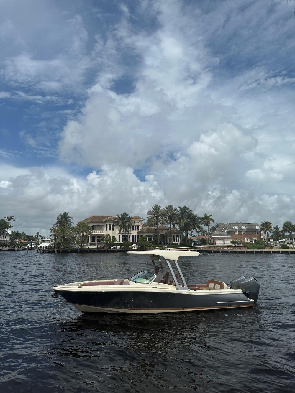 2019-chris-craft-calypso-26-power-9055455-20240705092440141-1_XLARGE.jpg