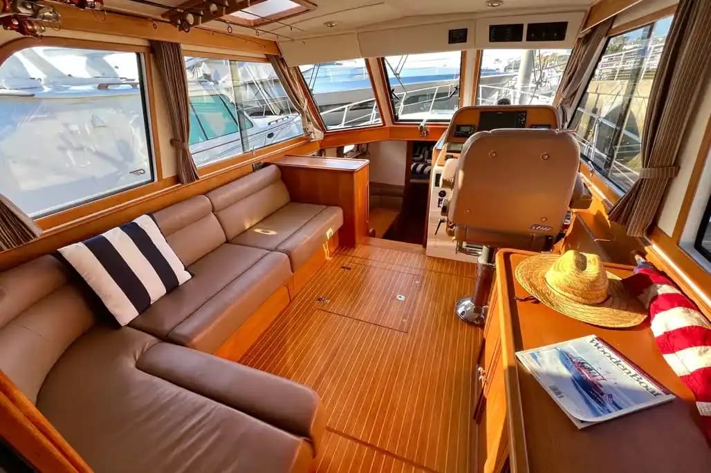 2007 Grand Banks Yachts 39 Eastbay SX zum Verkauf in Newport Beach, California Downeast Boats 1