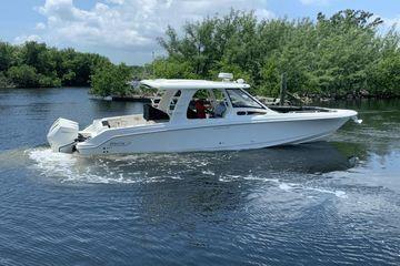 2022 Boston Whaler 350 Realm