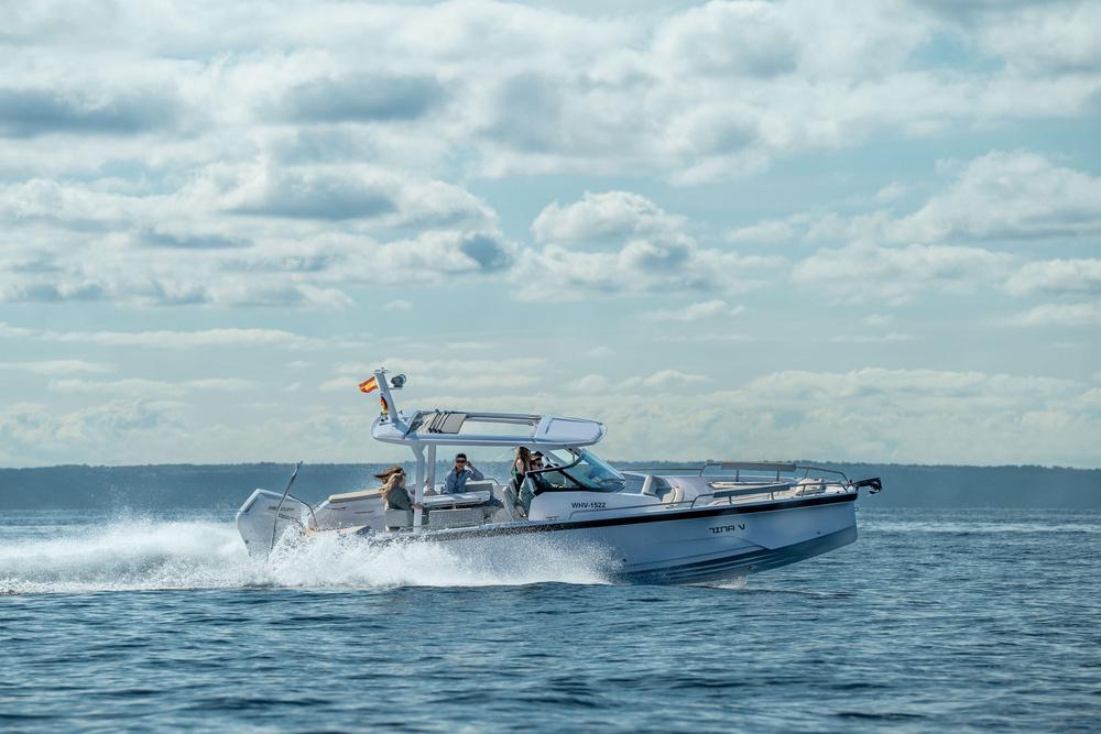 2025 Axopar 29 Sun Top