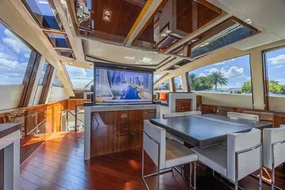 2010 Lazzara LSX 92 a la venta en Highland Beach, Florida Motor Yacht 5