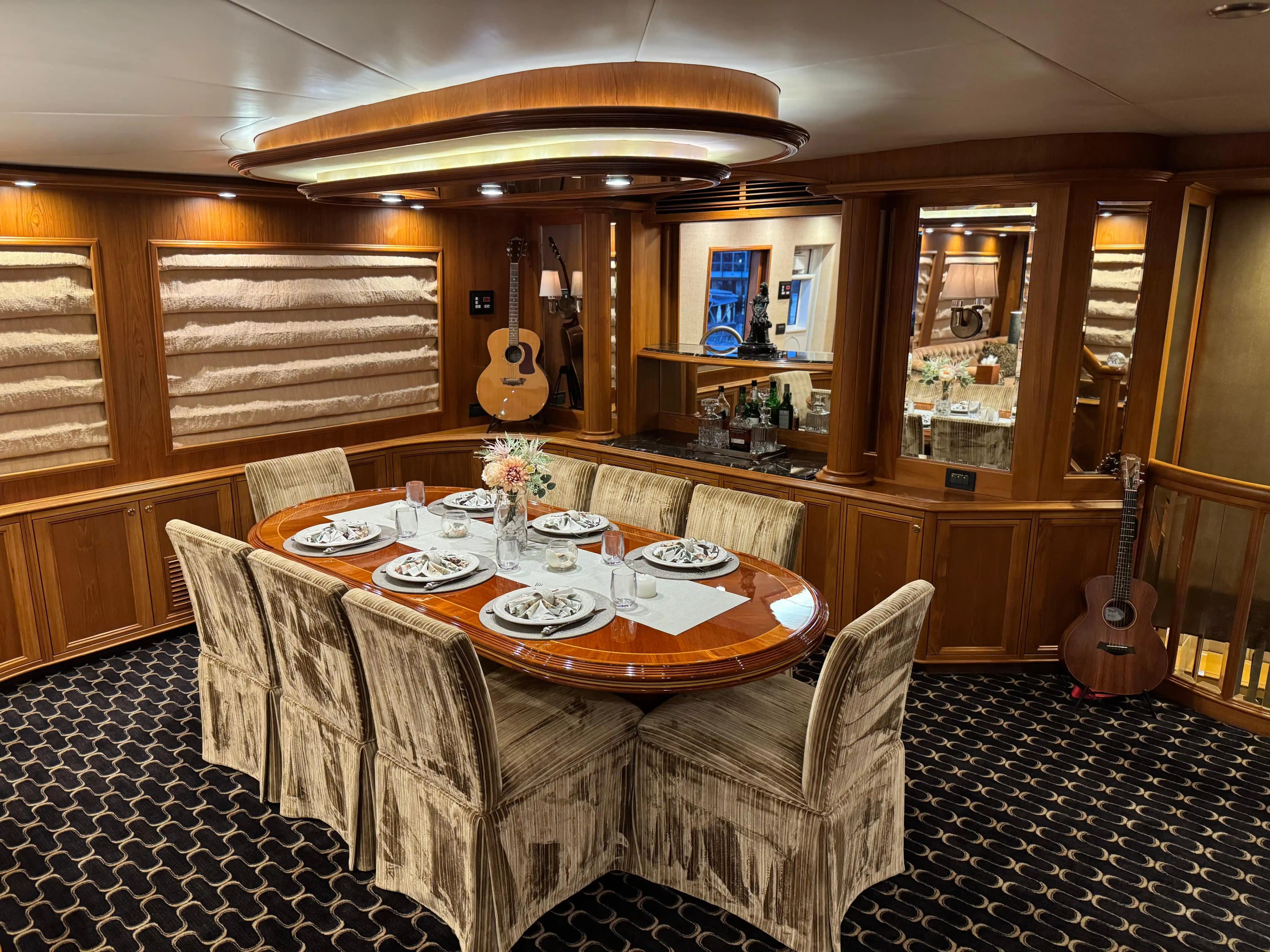 Crescent Custom Yachts 115' te koop