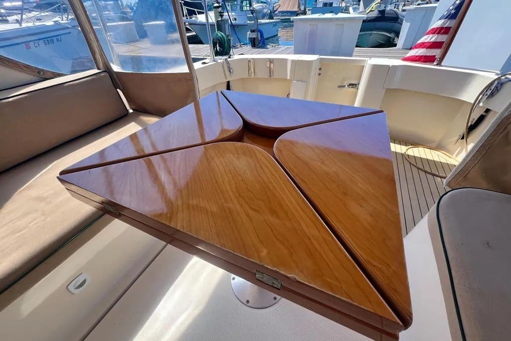 2006 Mainship Pilot 30 II Sedan for Sale in San Diego, California Express Cruiser 4