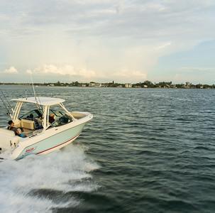 2025-boston-whaler-240-vantage-power-9533498-20240905065038008-1_XLARGE.jpg