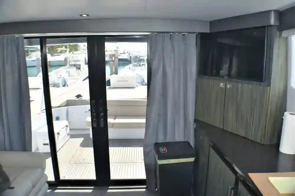 2019 Silverton 410 Sport Bridge for Sale in Miami Beach, Florida Cruiser 4