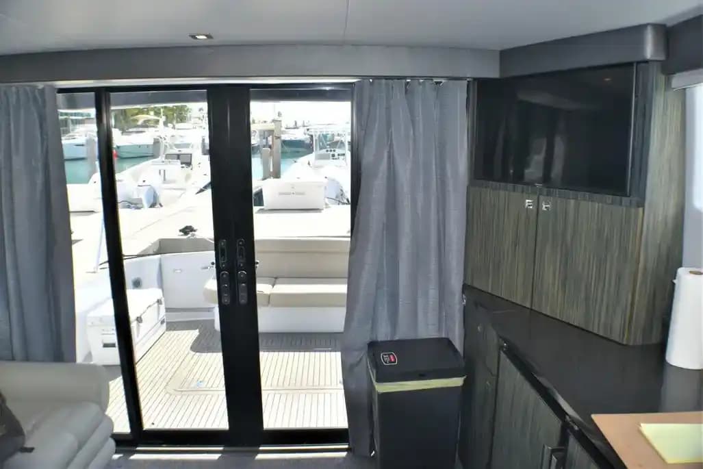2019 Silverton 410 Sport Bridge for Sale in Miami Beach, Florida Cruiser 4