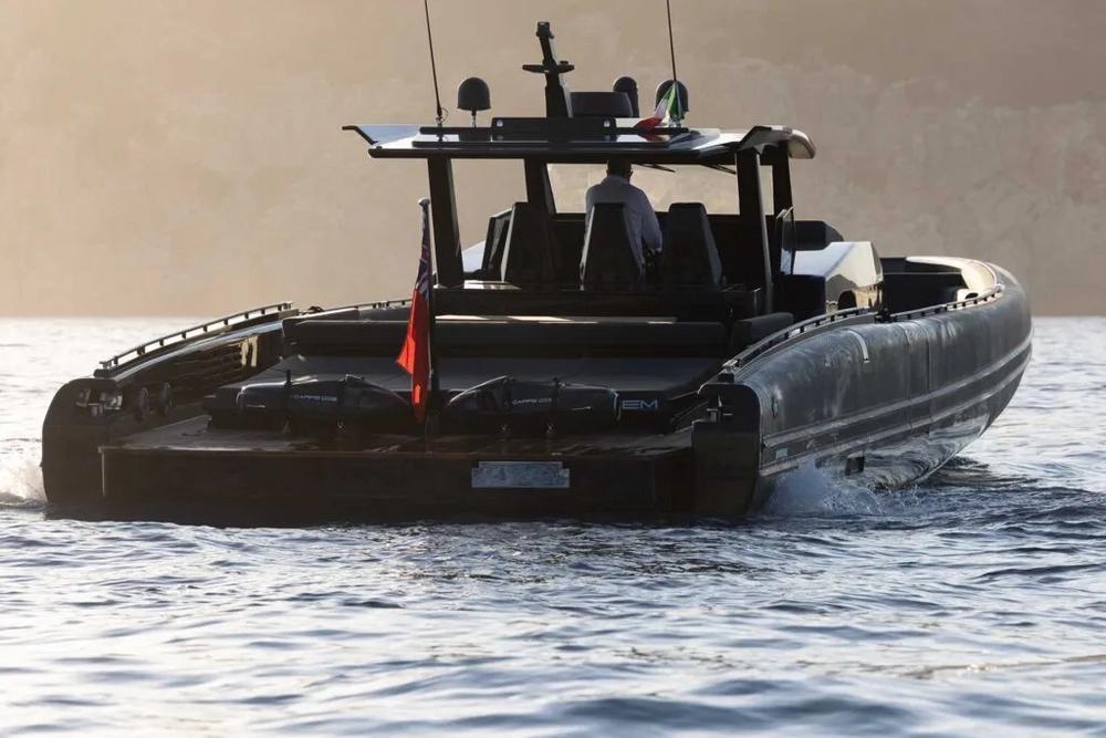 novamarine-black-shiver-200-luxury-yacht-easyboats-mallorca-back.jpg