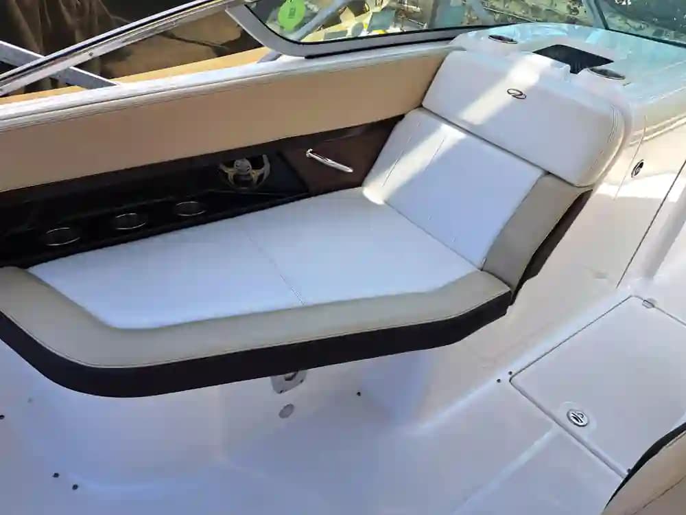 2014 Regal 2700 Bowrider for Sale in North Miami, Florida Bowrider 4