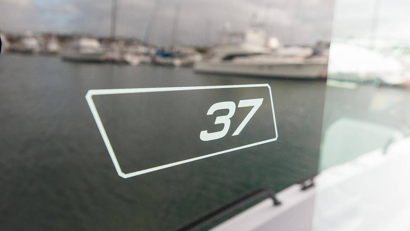 Axopar 37 XC Cross Cabin For Sale