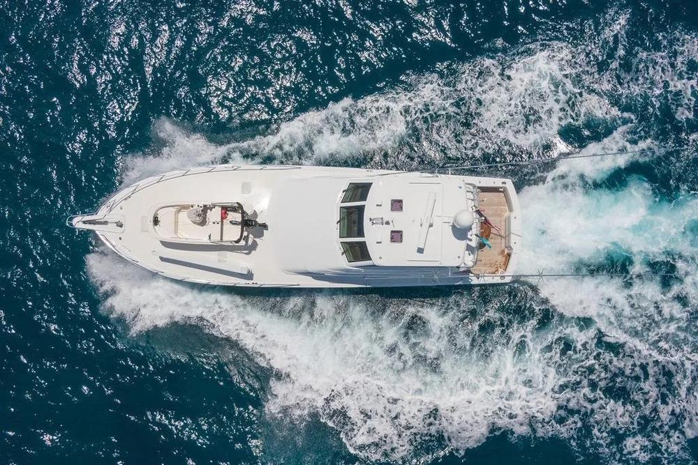 2005 Hatteras 60' Enclosed Bridge