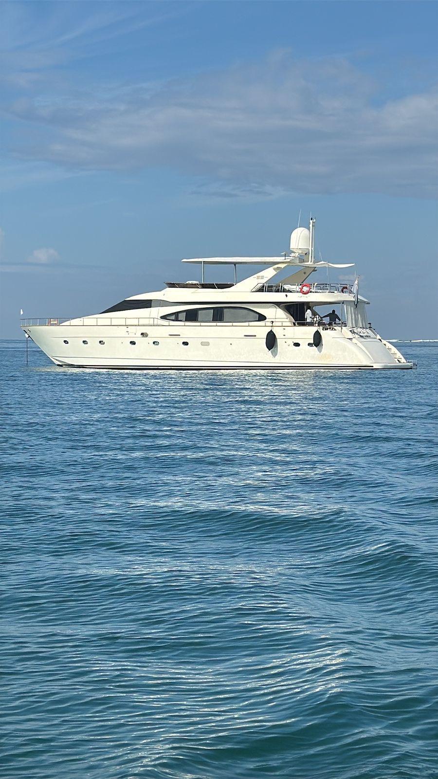 1998-azimut-ultimate-power-5671749-20250611074546228-1_XLARGE.jpg