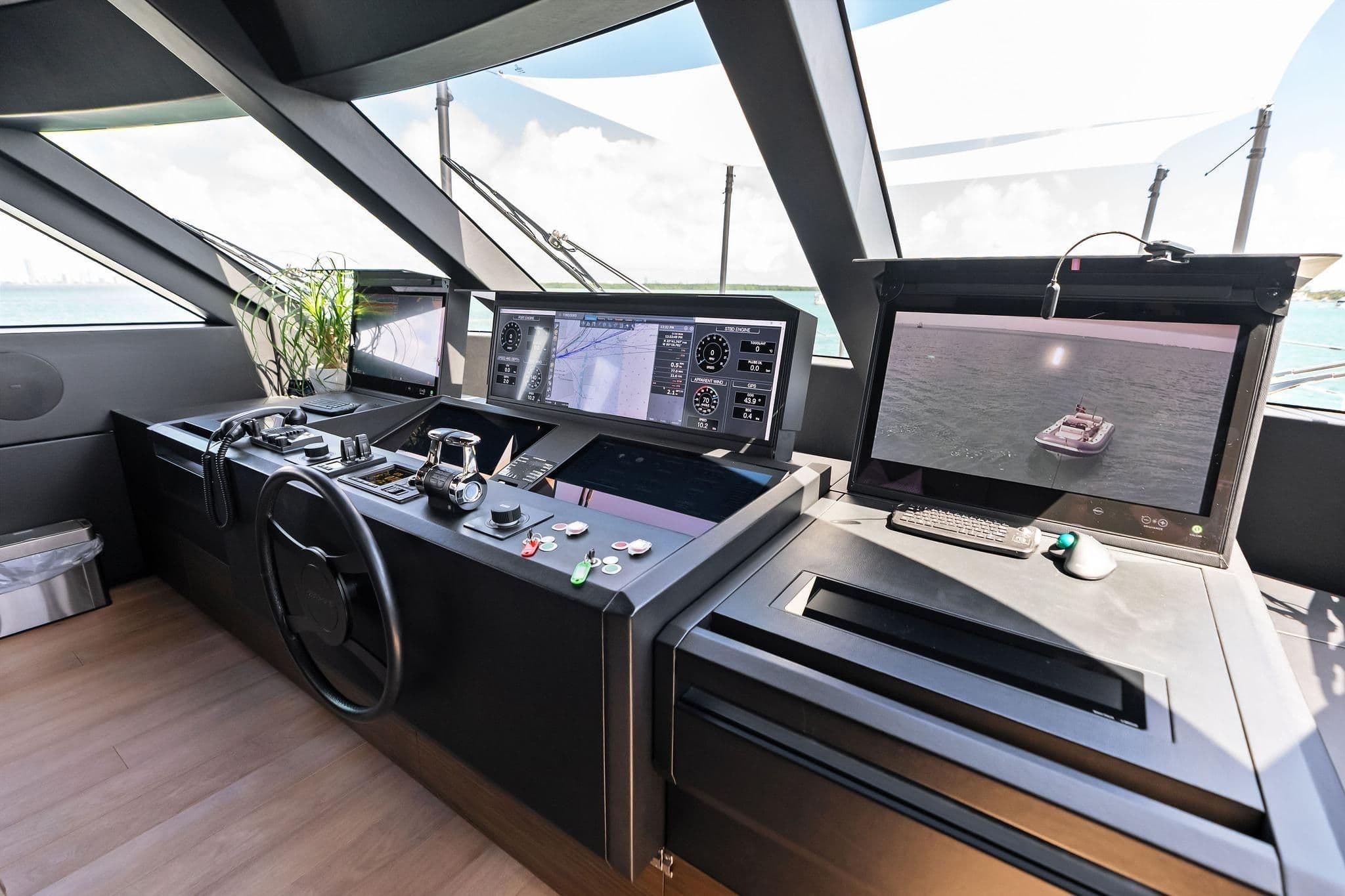 2023 Custom Line Navetta 33 te koop in Miami, Florida Megayacht 5