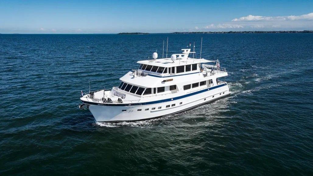 Outer Reef Yachts 860 Deluxbridge Motoryacht For Sale