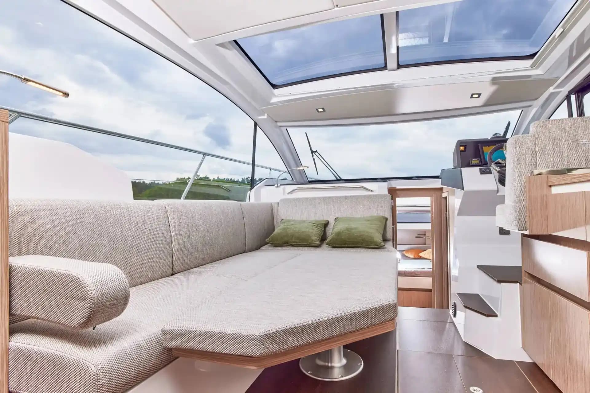 2026 SEALINE C335 for Sale in Greifswald, DE Motor Yacht 5