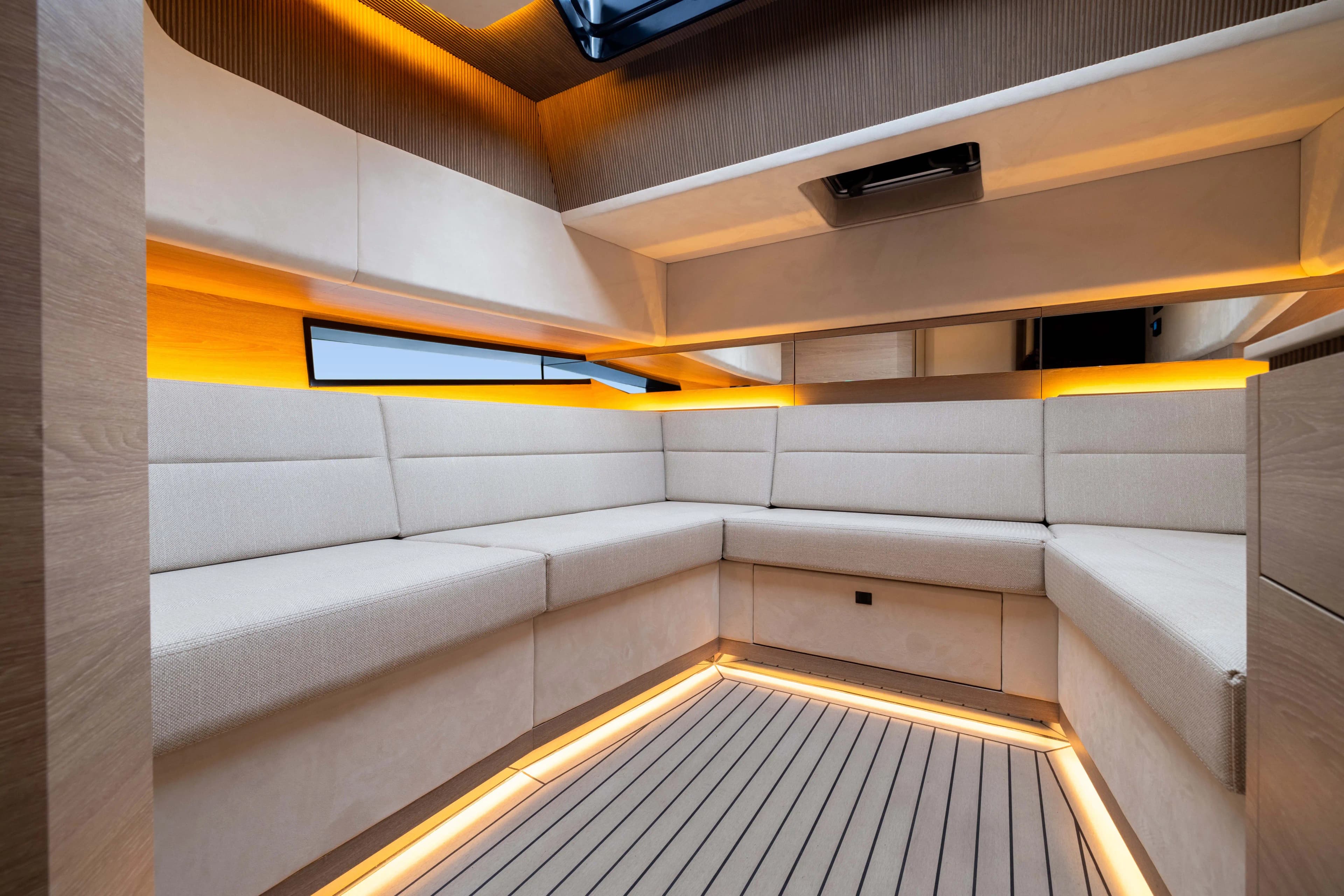 Vanquish Yachts VQ45 Outboard for Sale