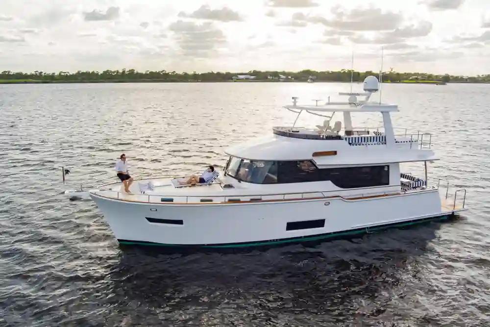Summit Motoryachts 54 For Sale