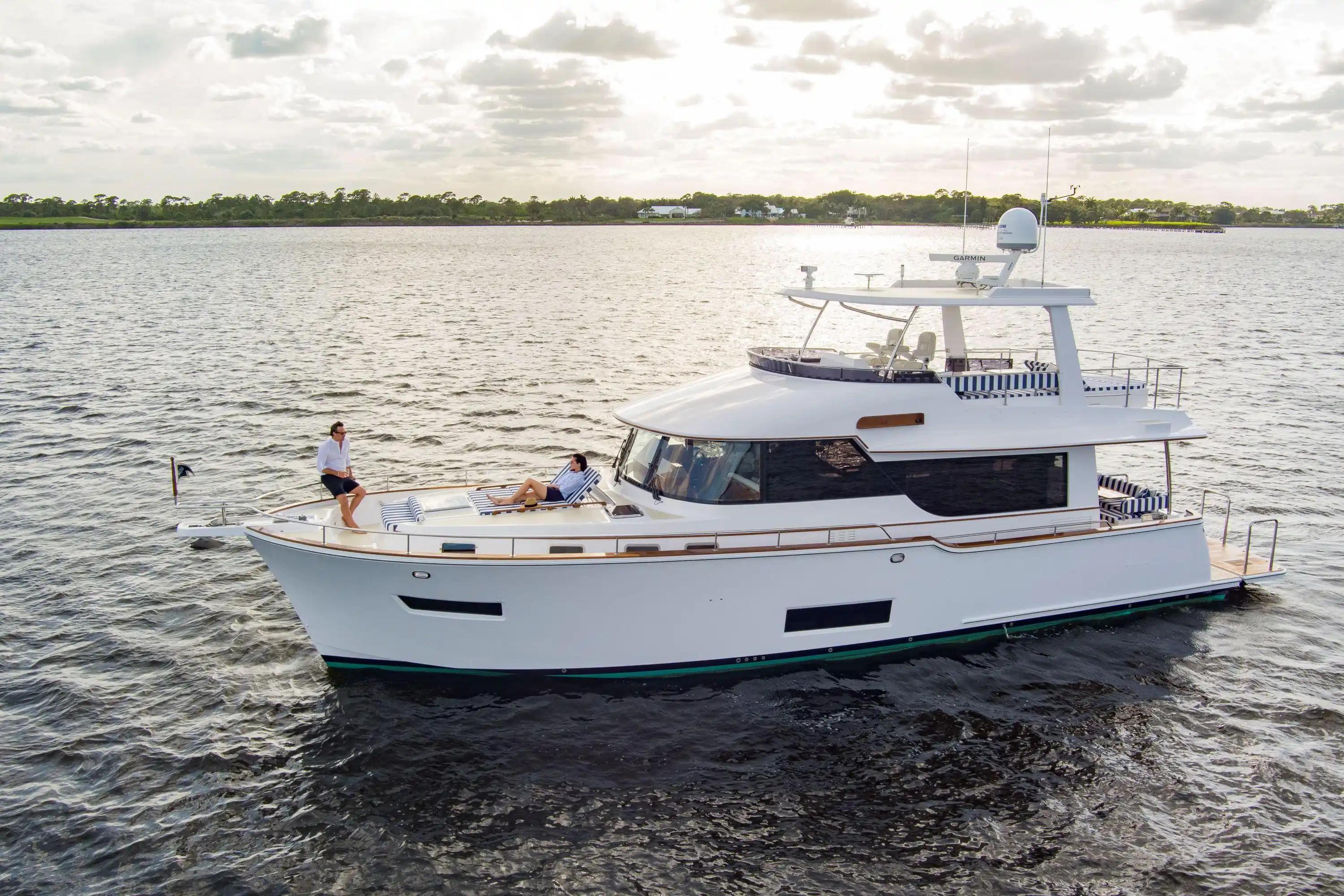 Summit Motoryachts 54 For Sale