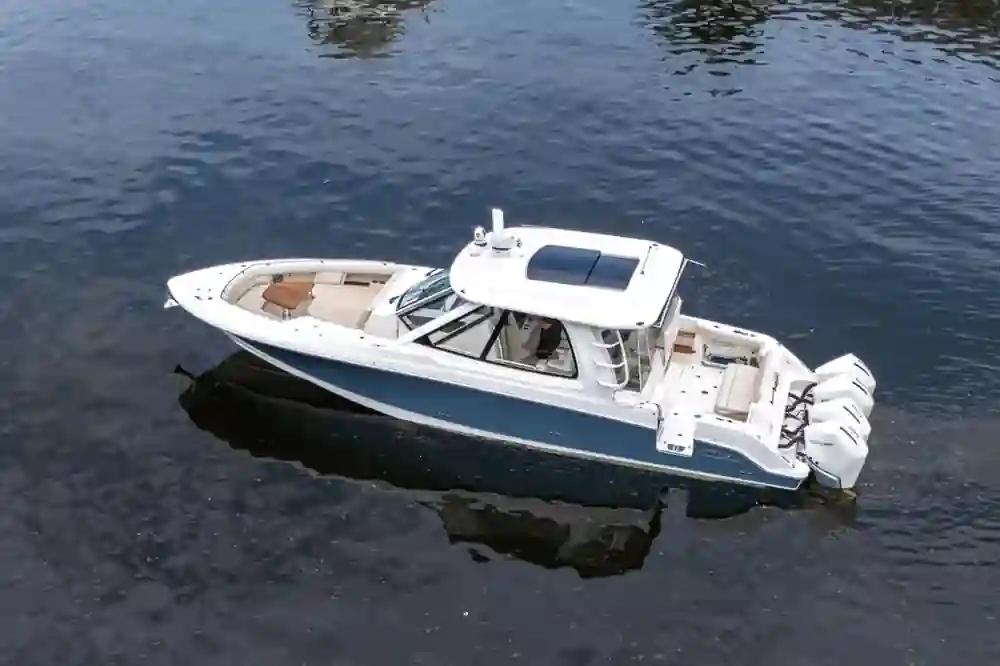 Boston Whaler 380 Realm in vendita