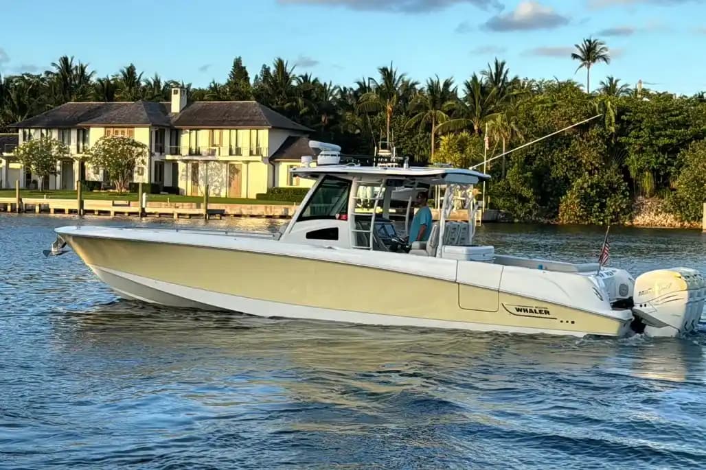 2017 Boston Whaler 370 Outrage for Sale in Lighthouse Point, Florida Center Console