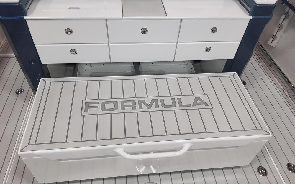 2025 Formula Boats 387 Center Console Fish