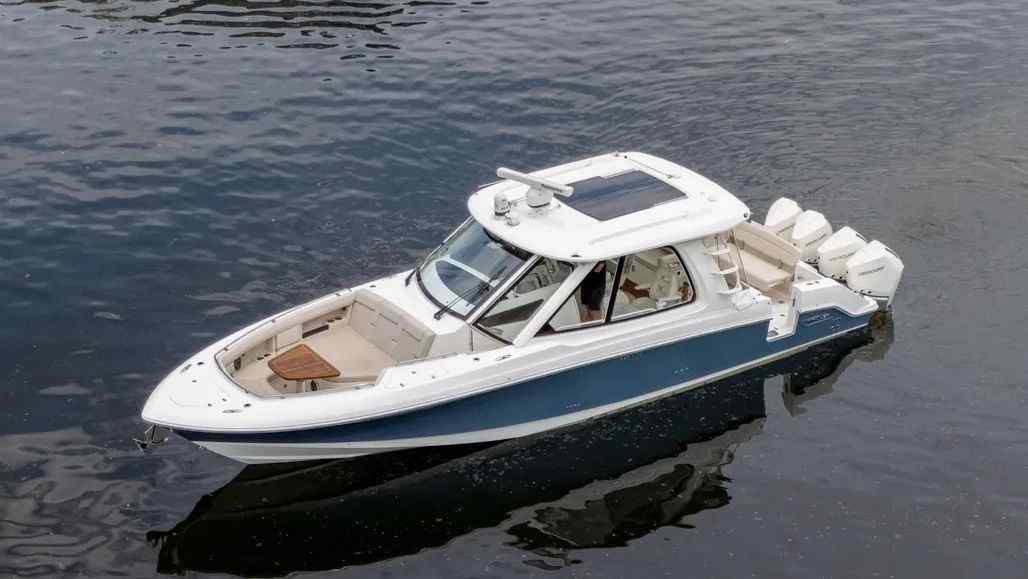 Yacht