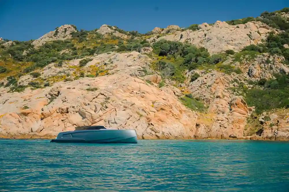 Vanquish Yachts VQ45 Outboard for Sale