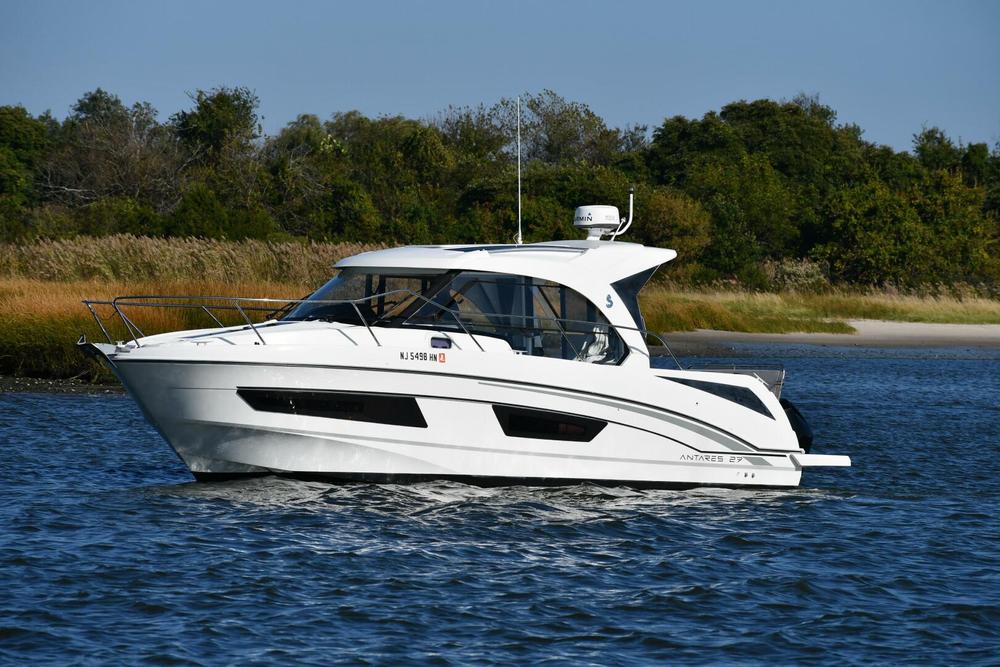 2021 Beneteau Antares 9