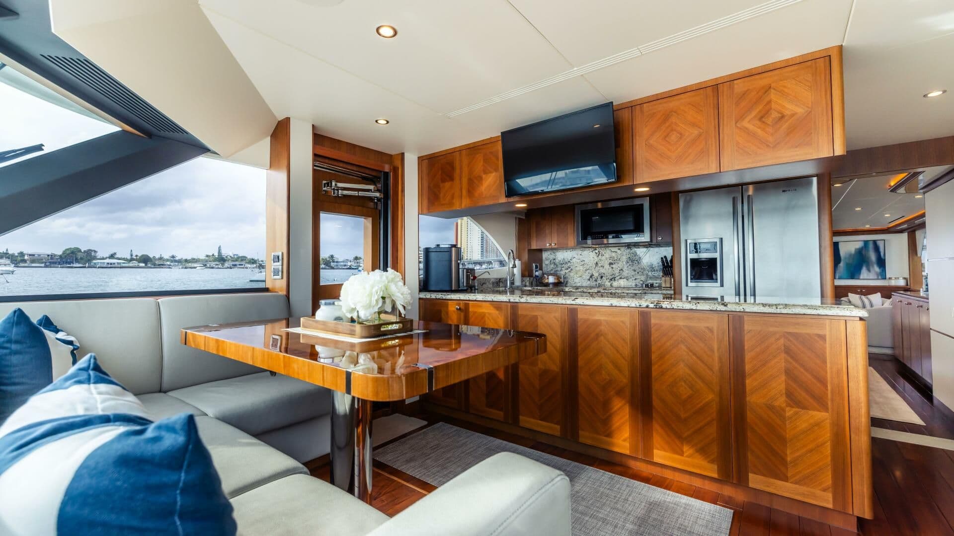 2018 Ocean Alexander 85E in vendita a Jupiter, Florida Motor Yacht 2