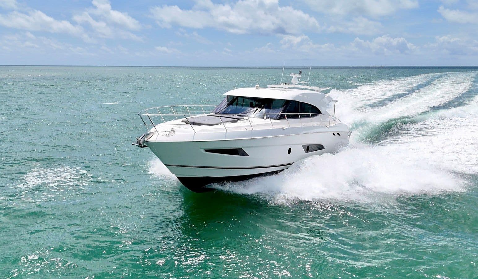 2019 Riviera 5400 Sport Yacht Sold in Miami, Florida Motor Yacht 4