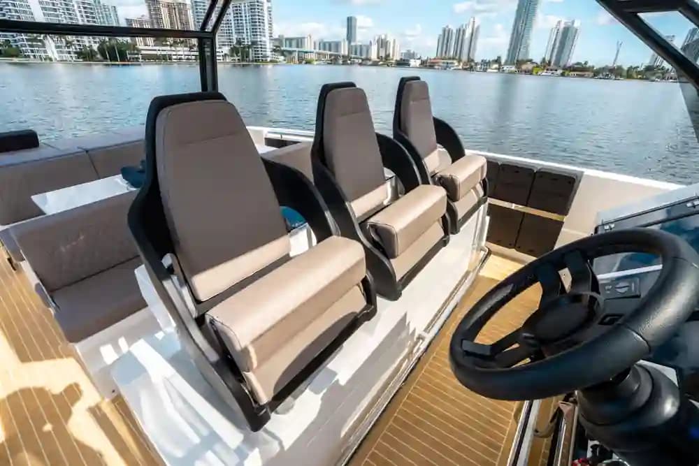 2025 De Antonio Yachts D32 Open for Sale in Miami, Florida Walk-around Boats 3