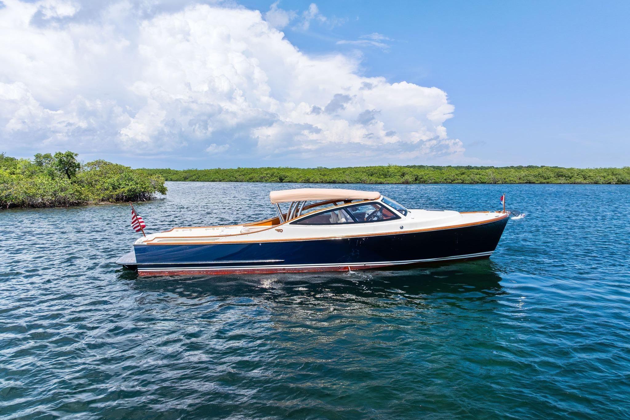 Hinckley Yachts Talaria 38R Convertible zum Verkauf