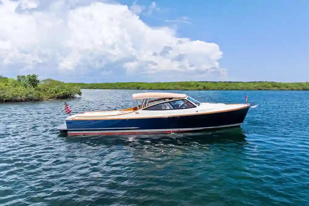 Hinckley Yachts Talaria 38R Convertible zum Verkauf