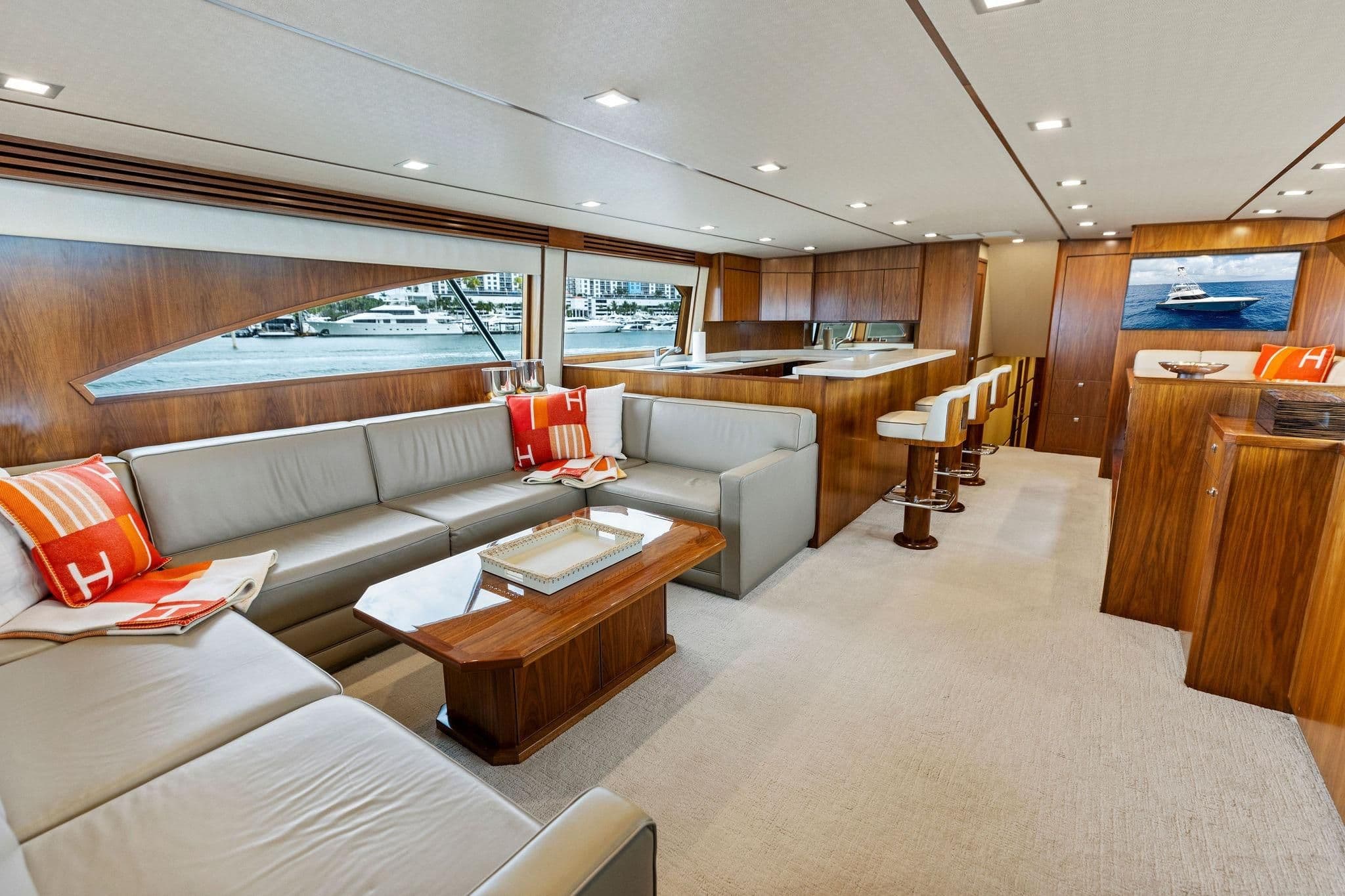 Viking Yacht 80C te koop