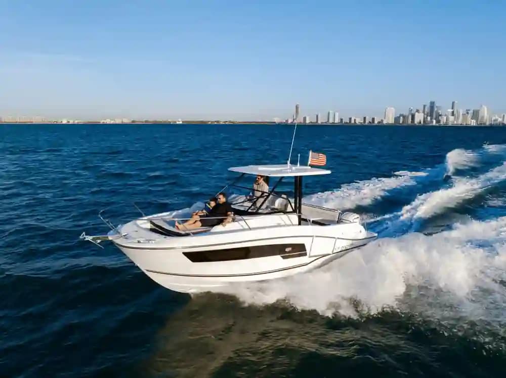 2024 Jeanneau Leader 9.0 WA S2 for Sale in Fort Lauderdale, Florida Walk-around Boats 3