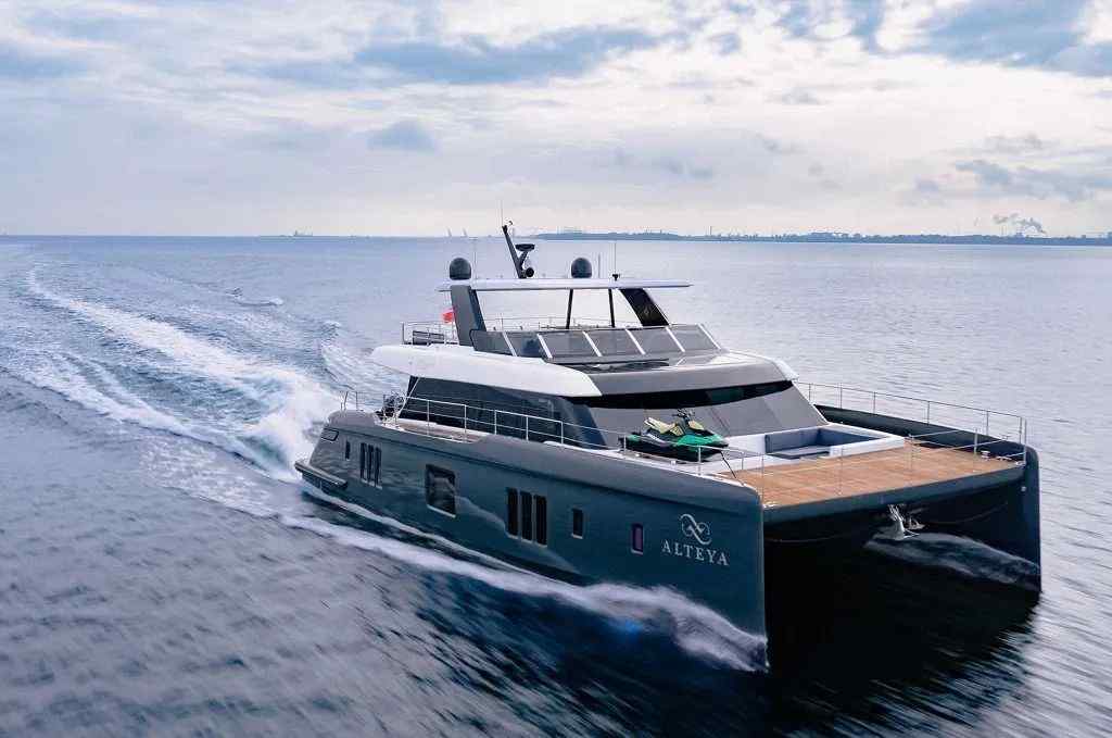 Yacht