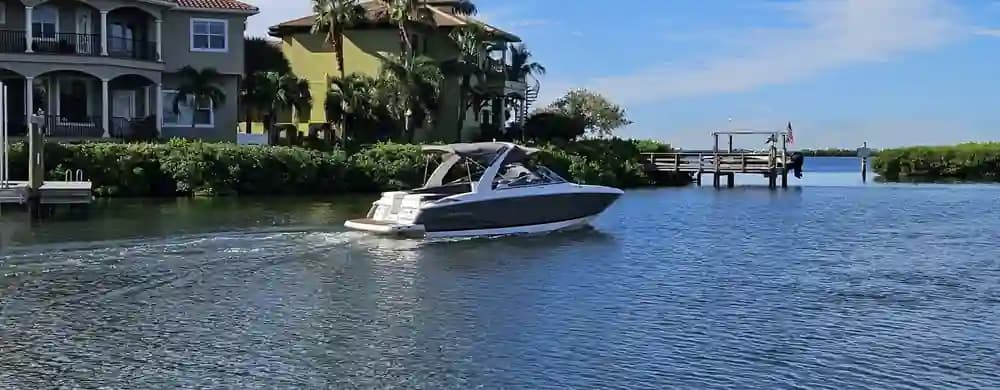 Regal 2700 Bowrider for Sale