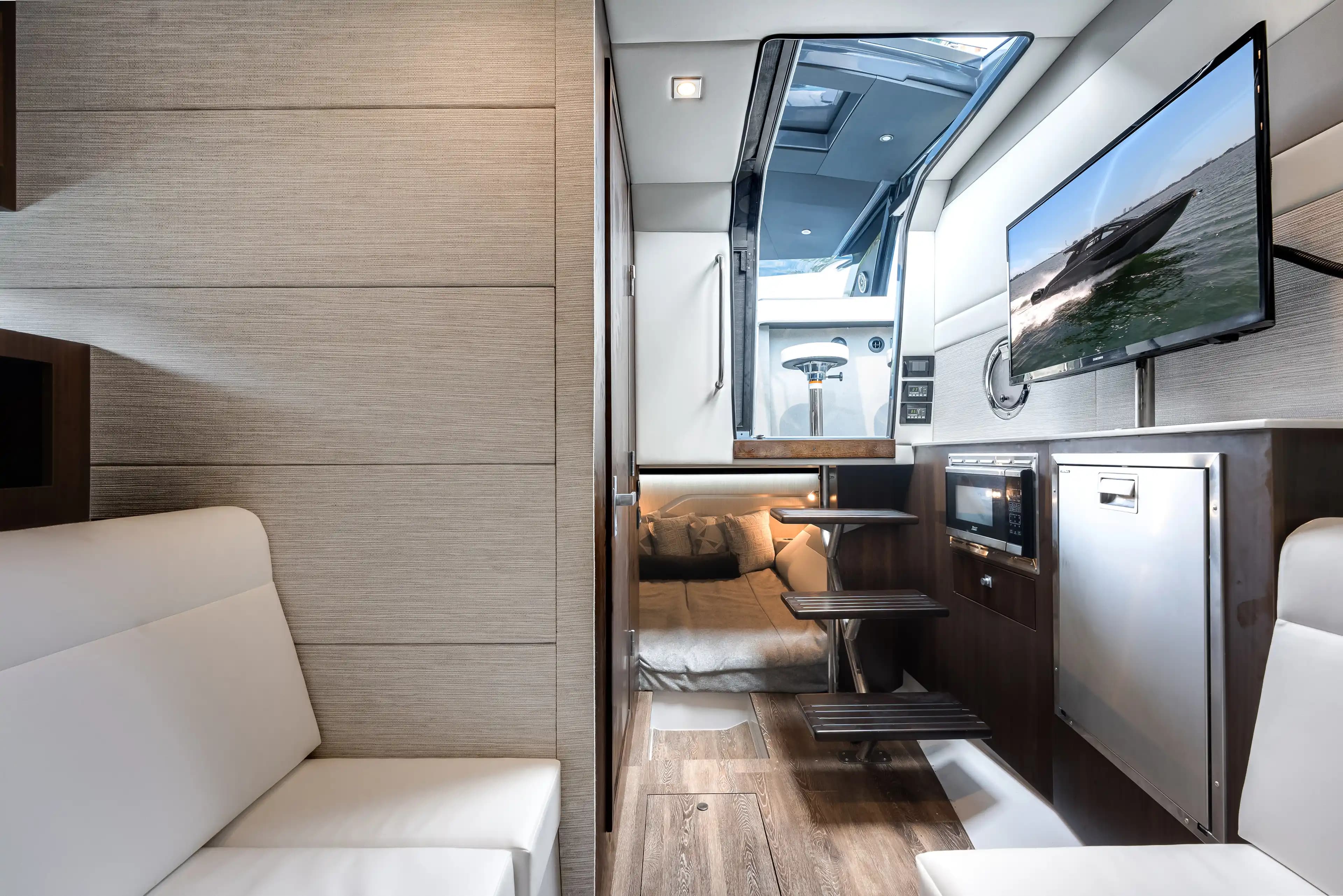 2023 Cruisers Yachts 42 GLS OB a la venta en Miami, Florida Bowrider 1