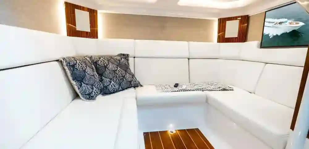 2025 HCB 56 Sueños GIX zum Verkauf in Miami, Florida Center Console 5