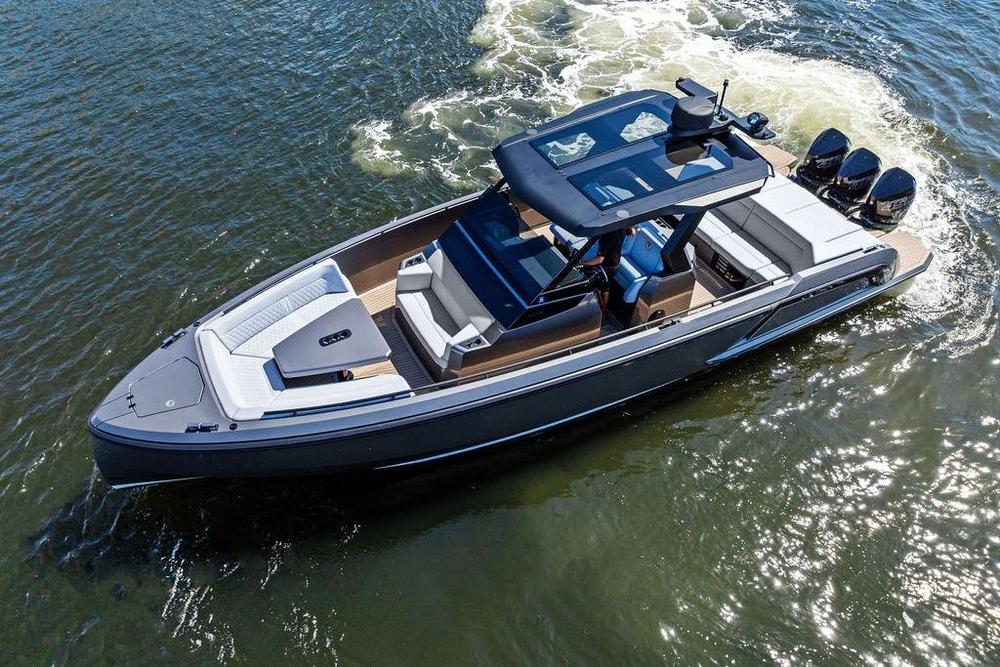 2024 Vanquish Yachts VQ40 Sports Line Outboard