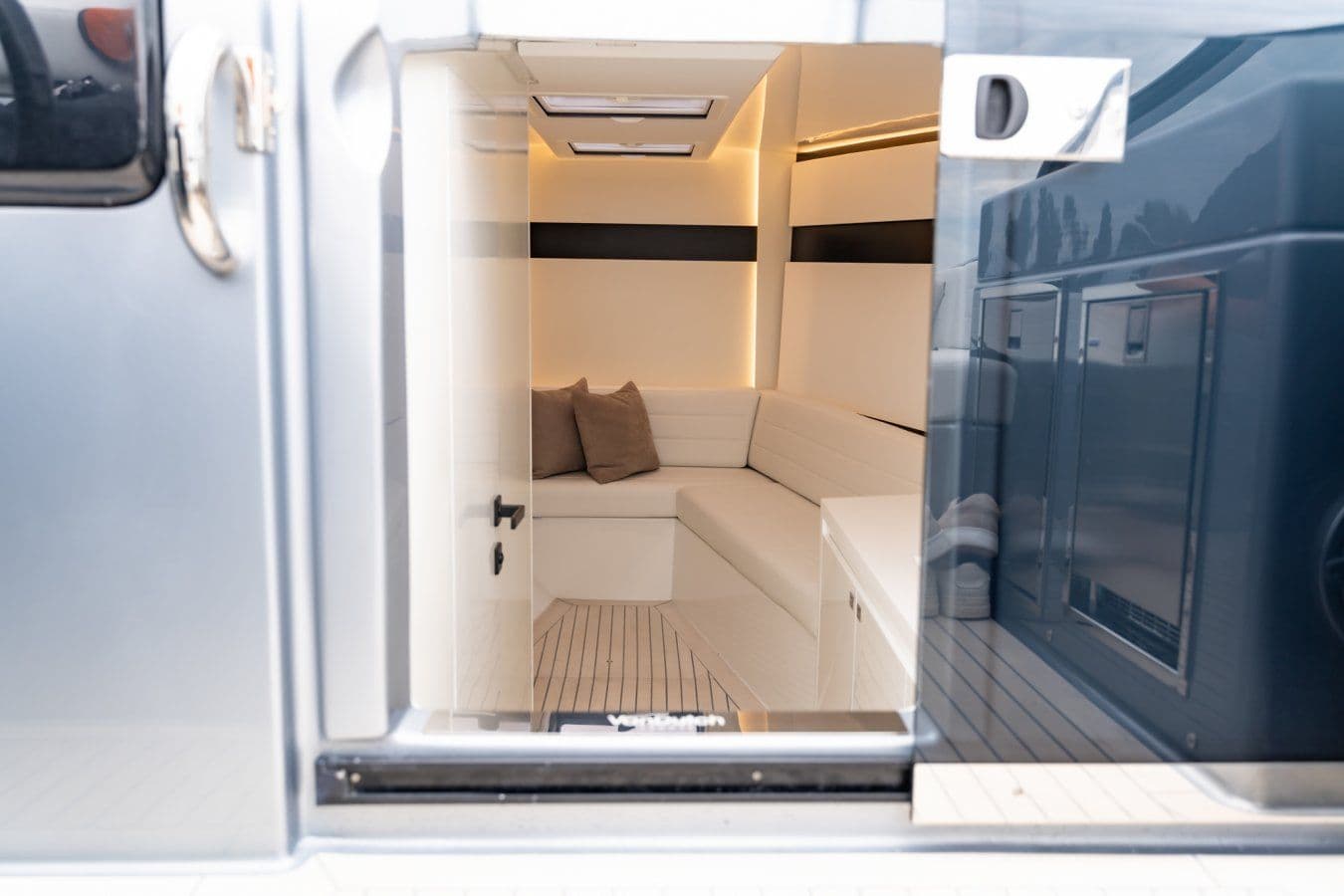 2024 VanDutch Yachts 40 for Sale in Amsterdam, NL Day Boats 3