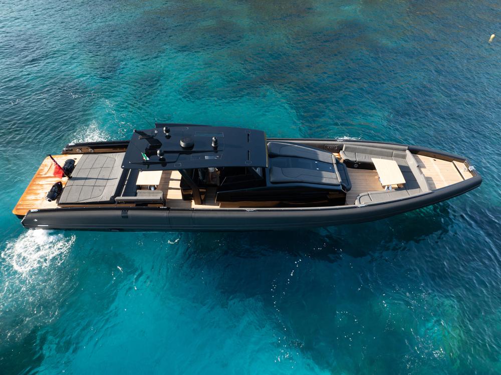 novamarine-black-shiver-200-luxury-yacht-easyboats-mallorca-side-scaled.jpg