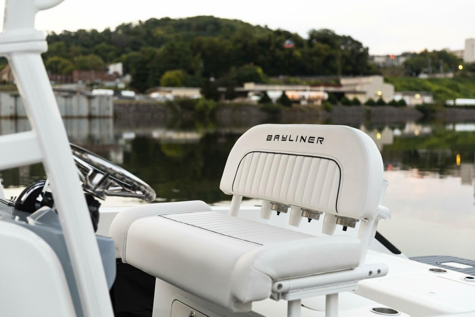 2024 Bayliner T22CC for Sale in Jupiter, Florida Center Console 1