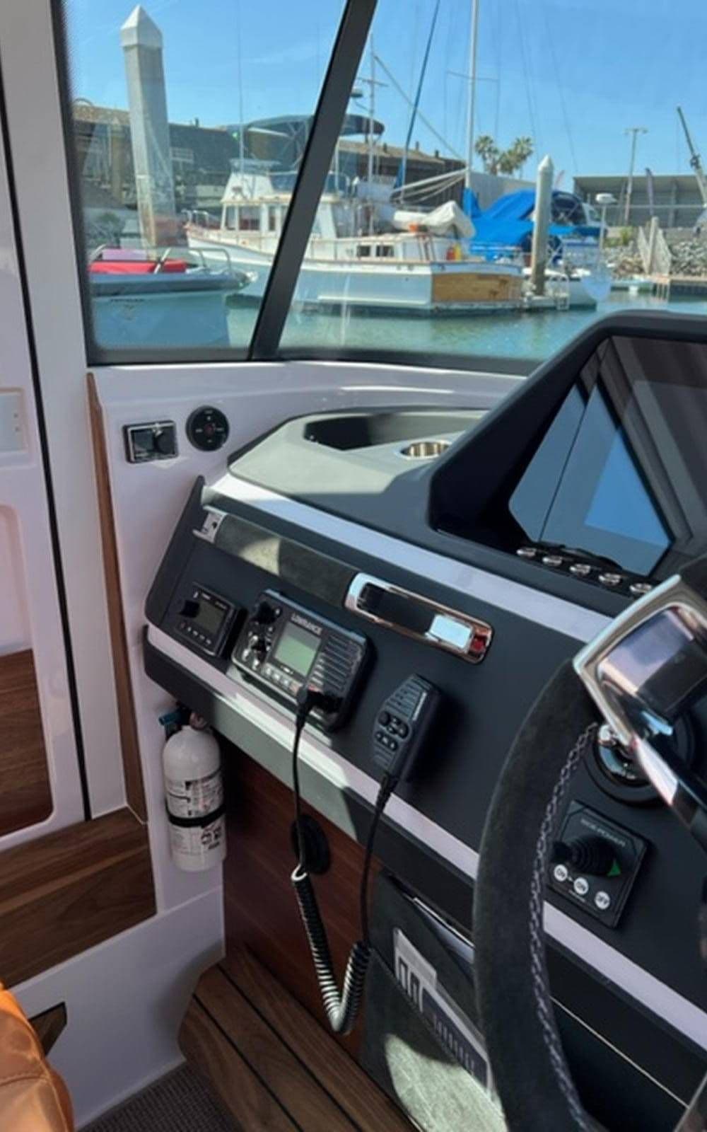 2023 Axopar 28 Cabin Verkauft in Wrightsville Beach, North Carolina Express Cruiser 3