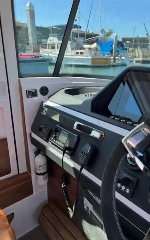 2023 Axopar 28 Cabin Verkauft in Wrightsville Beach, North Carolina Express Cruiser 3