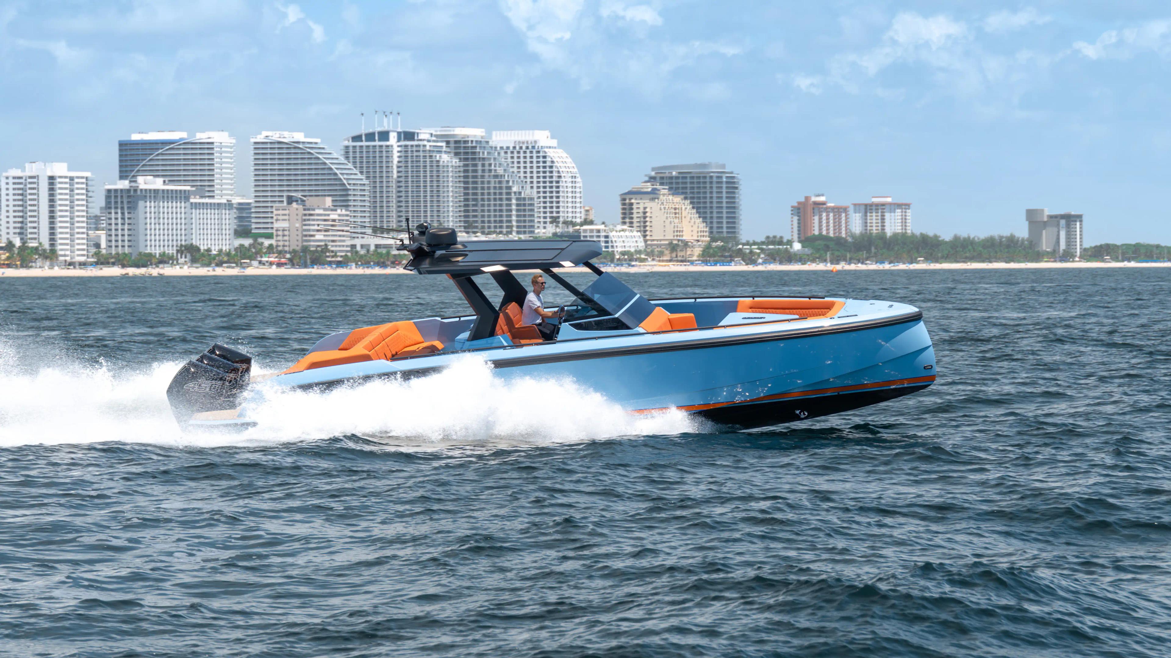 Vanquish Yachts VQ40 Sports Line Outboard For Sale