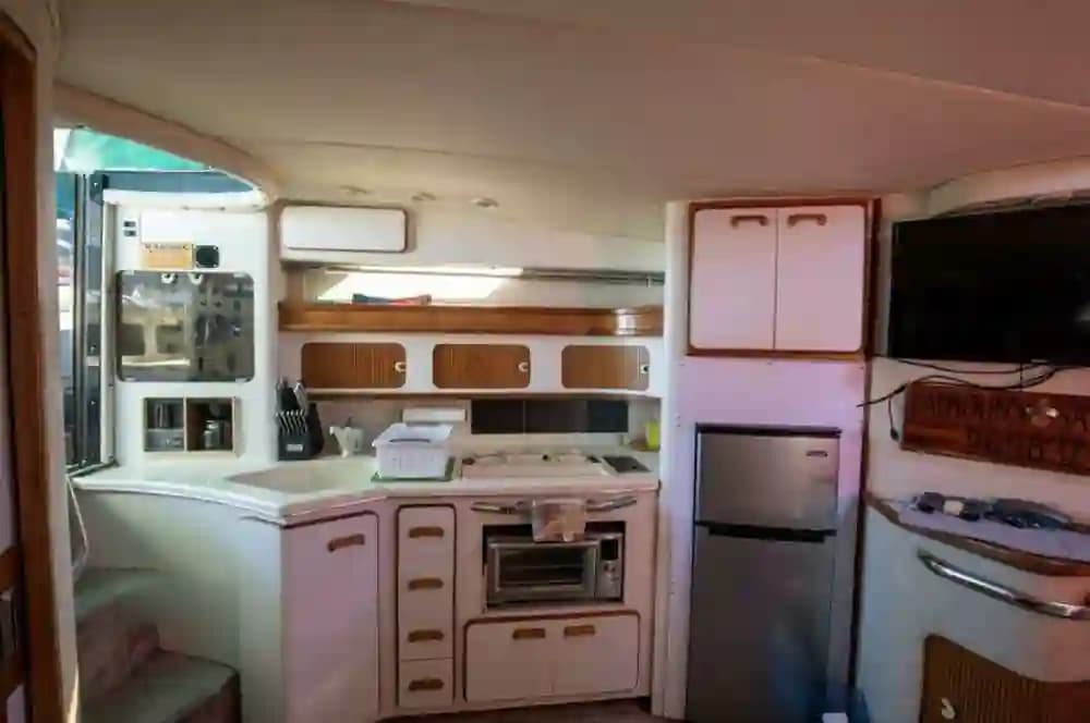 1990 Sea Ray Sundancer 420 for Sale in Smith Mountain Lake, Virginia Express Cruiser 4