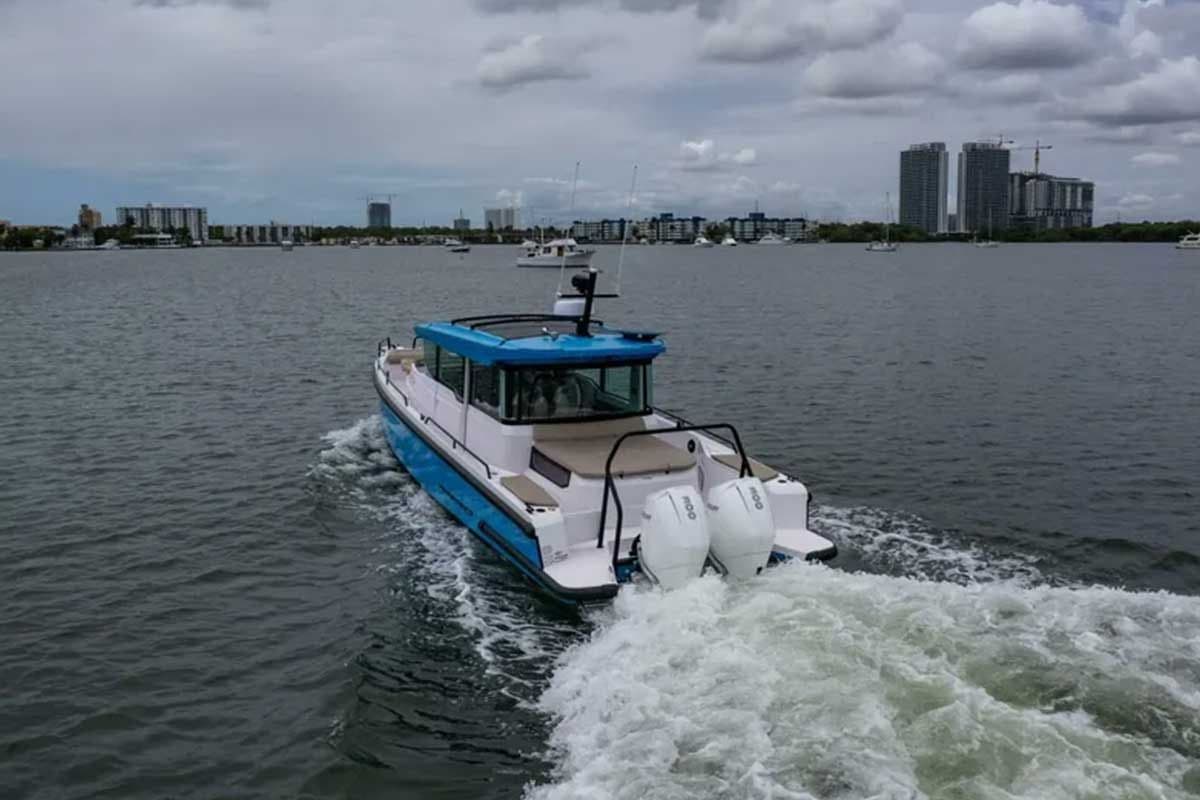 2023 Axopar 37 XC Cross Cabin te koop in Miami, Florida Center Console 4